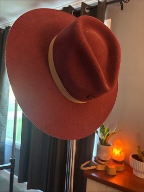 Women’s Wide Brim Fedora Hat - Burgundy with Tan Band
